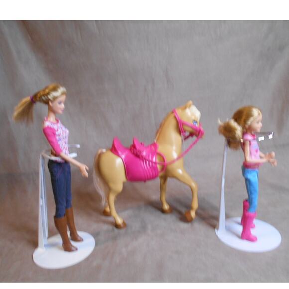 Barbie Pinktastic Sisters Riding Lessons Barbie, Stacie, & Tawny Horse Playset - Picture 5 of 9